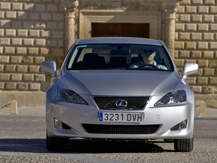  Lexus IS220d 2005 года  (фото 1 из 4)